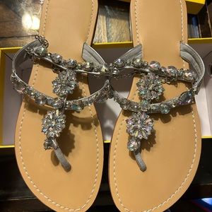 Sz 10.5 narrow sandal